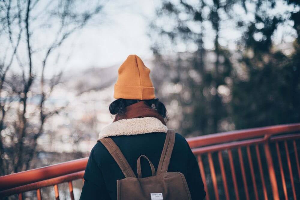 People can enjoy amazing winter scenery after long-distance moving