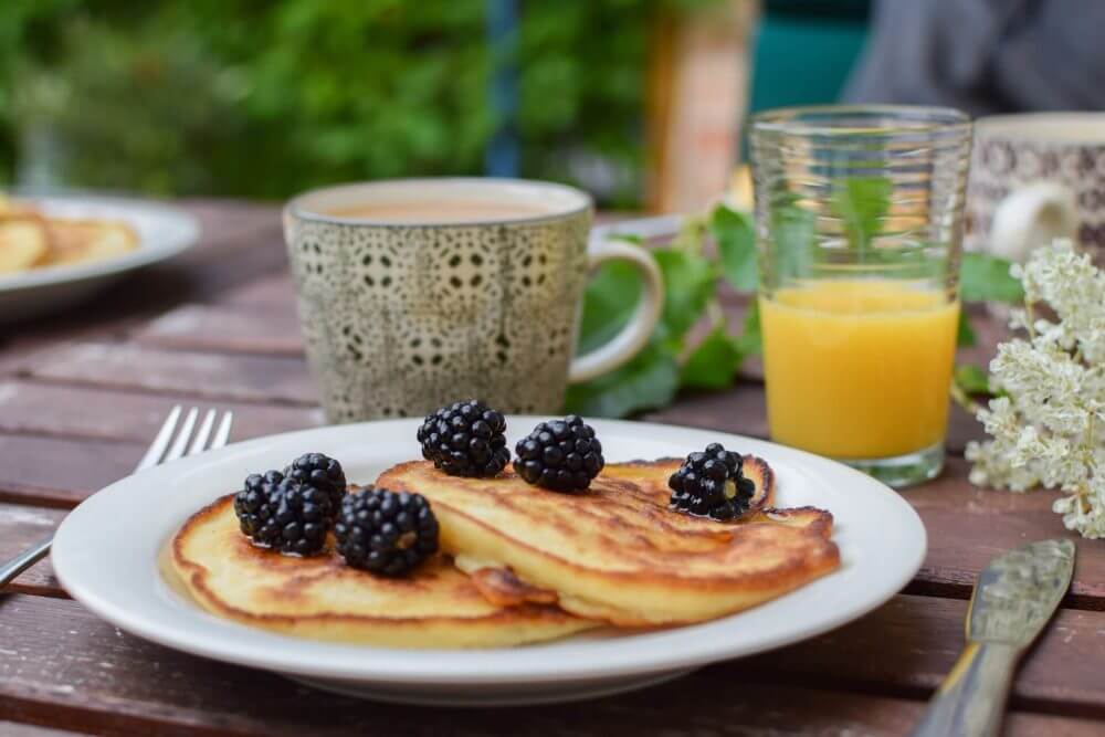 pancakes with fresh berries