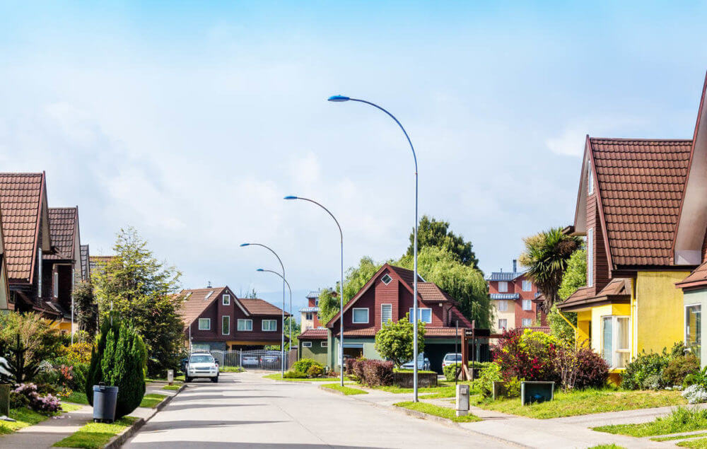 A neighborhood with houses 