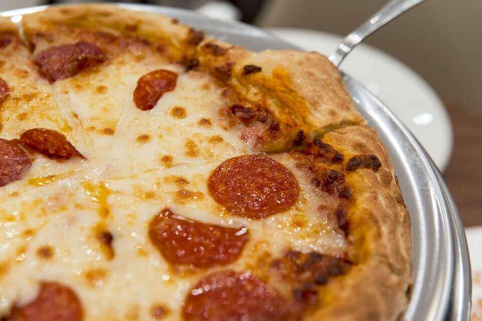 A pepperoni pizza pie