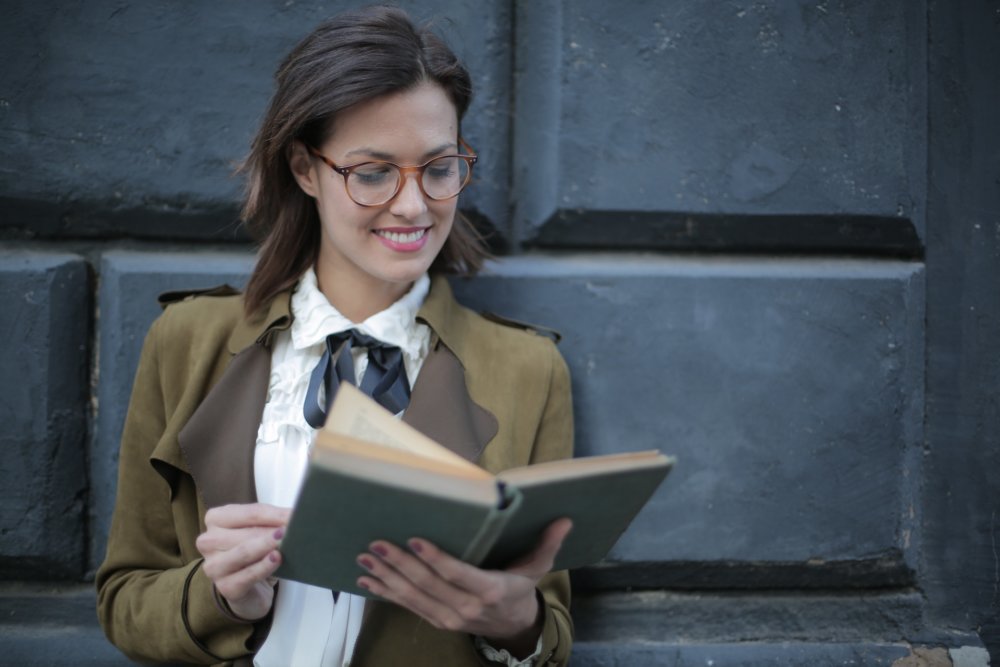 A girl reading a book at college after long-distance moving