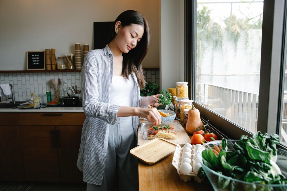 a girl preparing her meal in advance to save money for long-distance moving