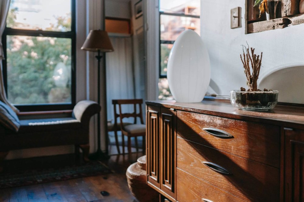 Vintage cabinet in the living room before auto transport company comes