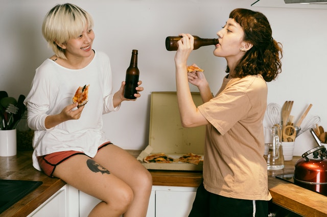 roommates eating pizza after cross-country moving