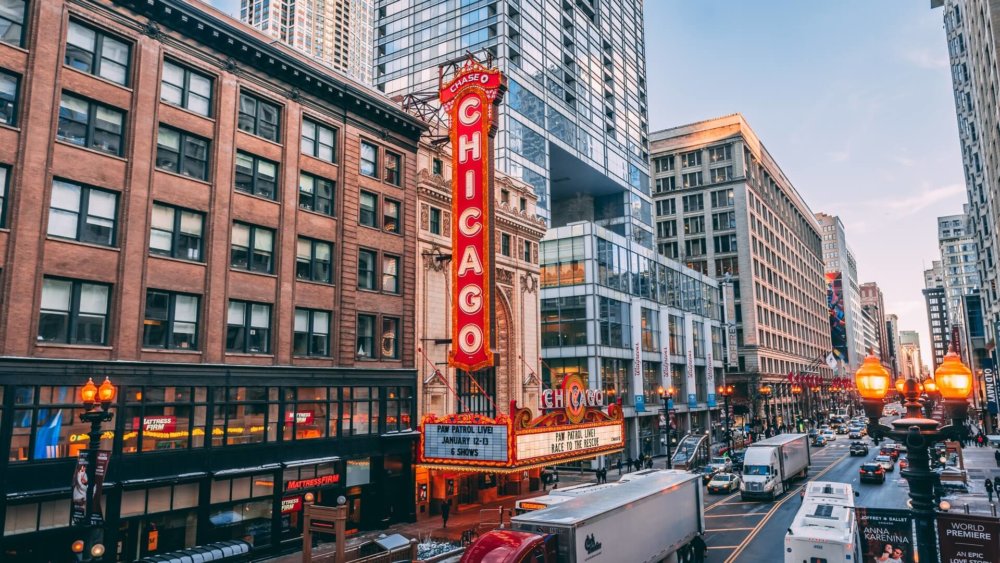 A busy Chicago street