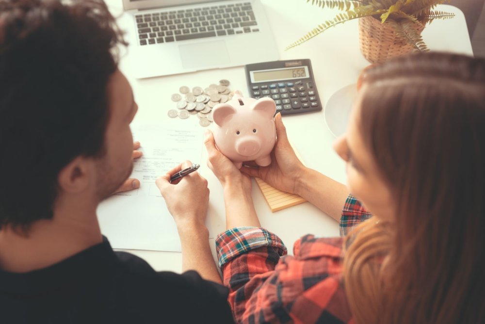 a couple calculating their budget before long-distance moving