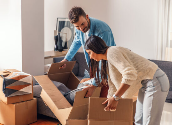 Effortless Relocation – Mastering How to Pack an Apartment With Professional Movers