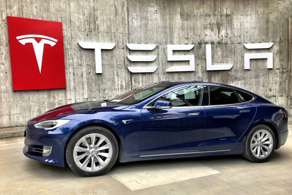 Tesla Model S Bluefire at Tesla Servicecente
